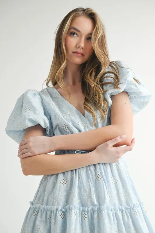 Eyelet Lace Puff Sleeve V Neck Midi Dress For Women – Elegant Fluttering Eyelet Lace Midi Dress, Puff Sleeve Detail, Timeless V Neck Design, Sophisticated Summer Dress