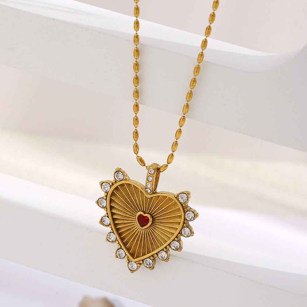 Stainless steel plated 18K gold carved heart-shaped necklace