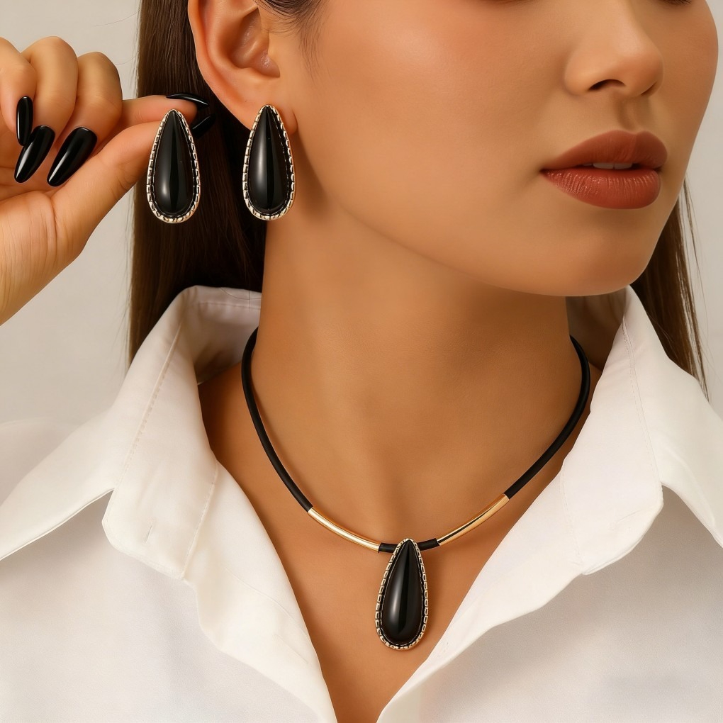 Vintage Black Drop Pendant Necklace & Earrings Set
