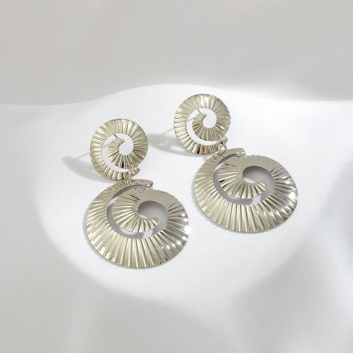 Exaggerated Big Hollowed Out Round Pendant Earrings for Women Trendy Large Drop Earrings 2025 Fashion Jewelry Accessories Female