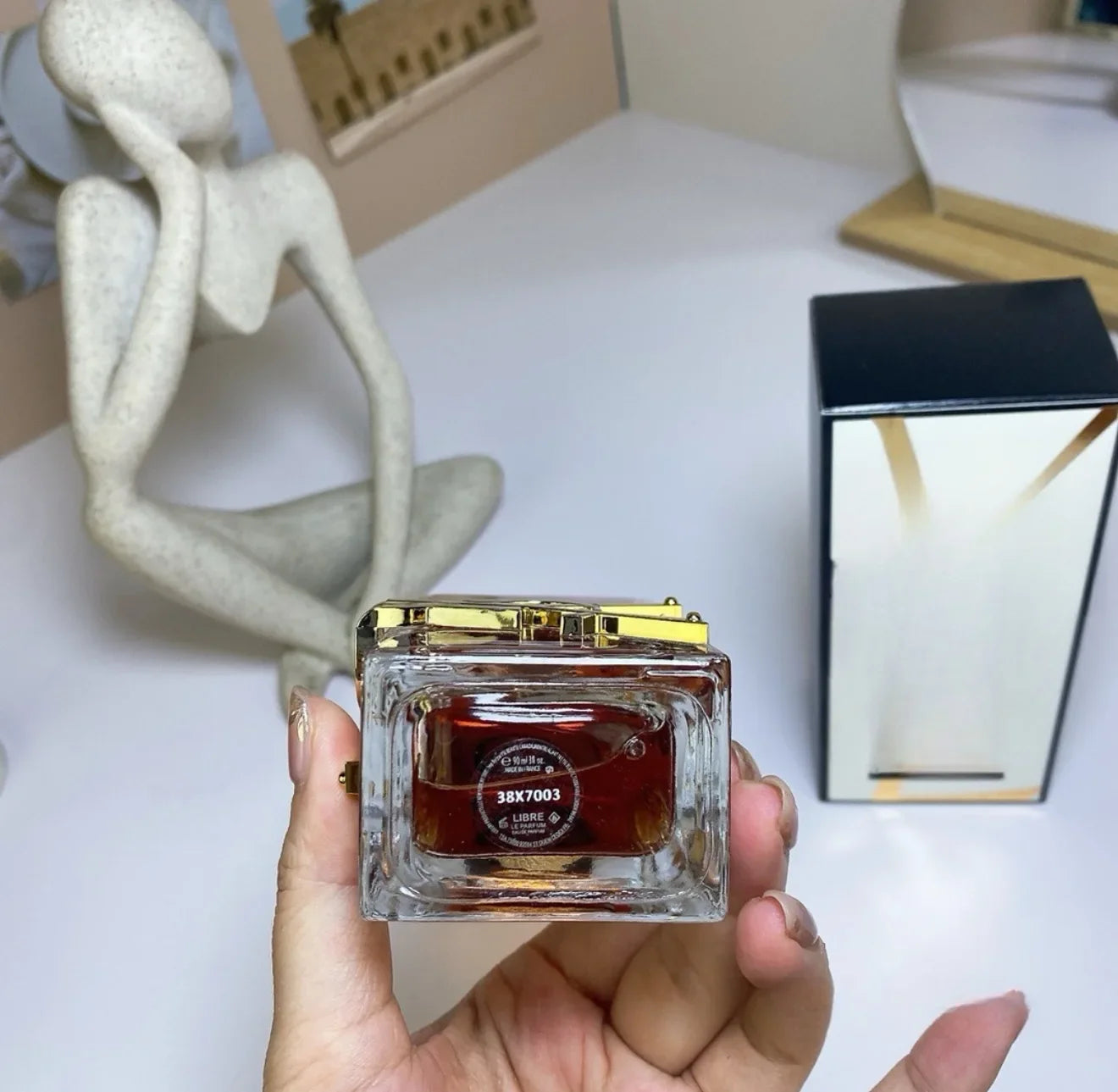 Luxury Long Lasting Perfume for Women in All Sie 30ml 50ml 90ml Wholesale