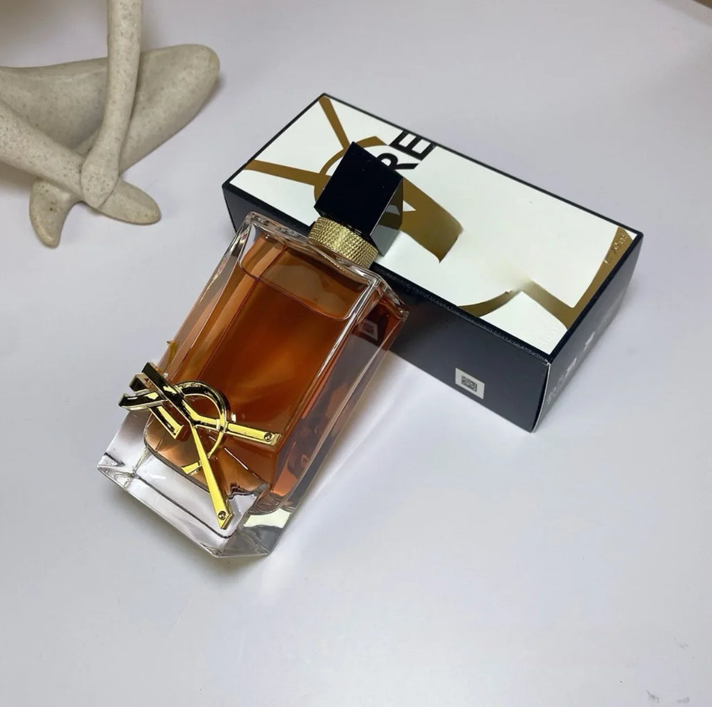 Luxury Long Lasting Perfume for Women in All Sie 30ml 50ml 90ml Wholesale