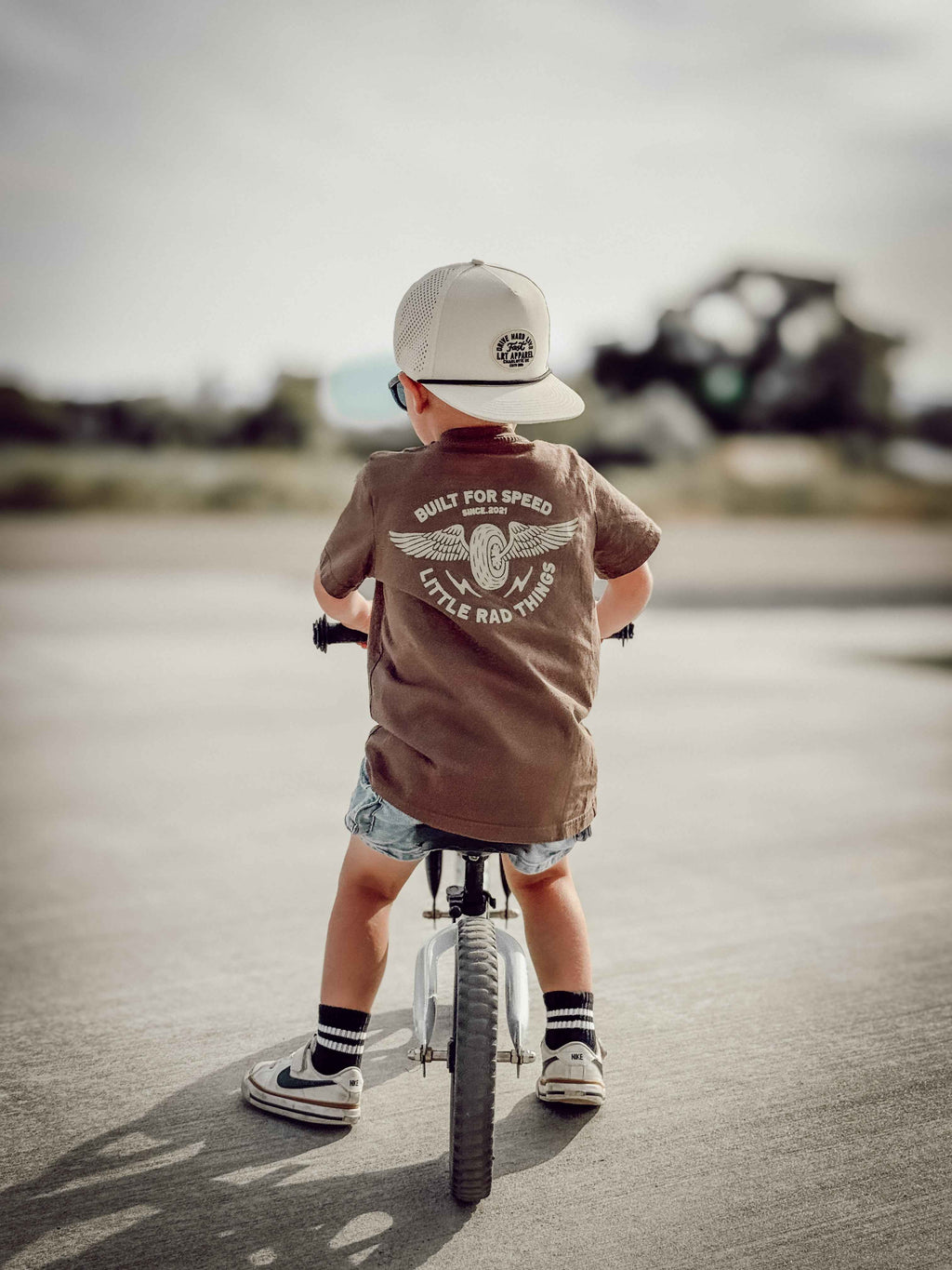 THE WINGED MECHANIC TEE - BROWN