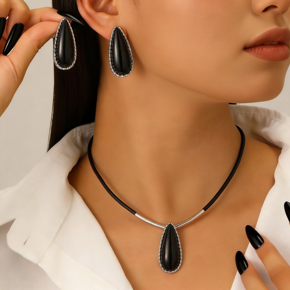 Vintage Black Drop Pendant Necklace & Earrings Set