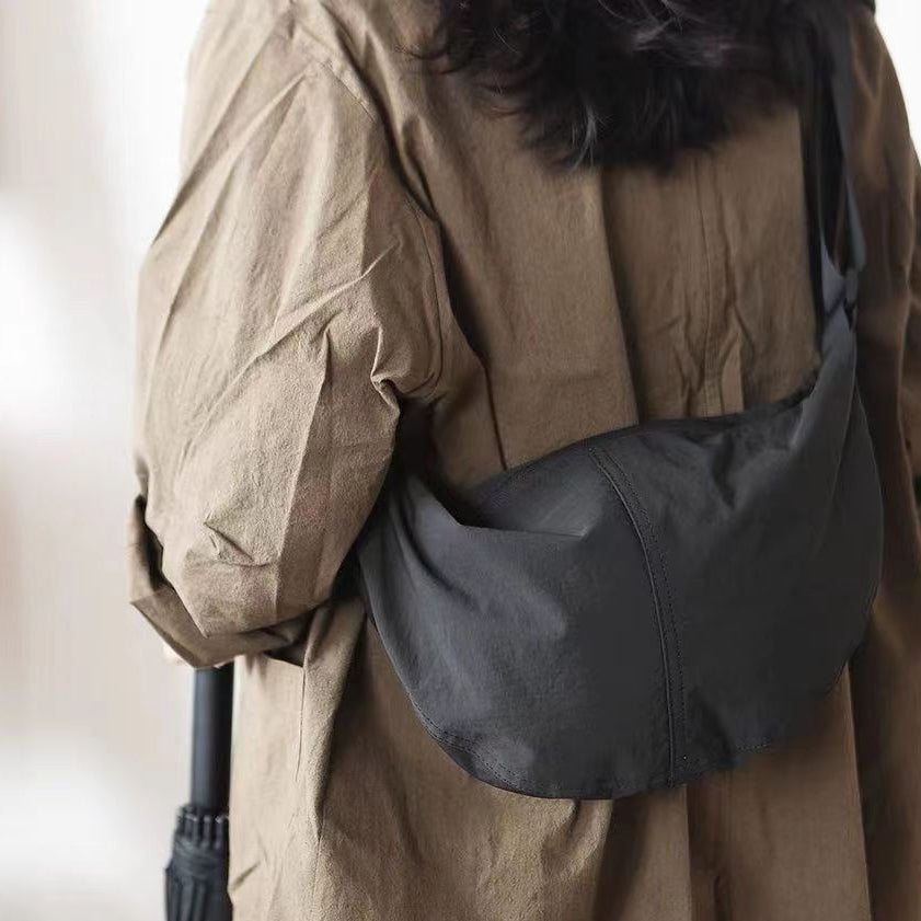 Nylon Bag, Women's Casual Bag, Wide Shoulder Strap Single Shoulder Crossbody Bag, Simple and Lightweight Moon Bag