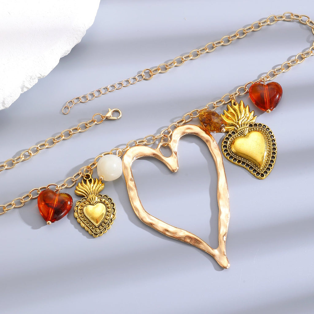Vintage Zinc Alloy Necklace, Exaggerated Hollow Heart Resin Pendant, Retro Clavicle Chain