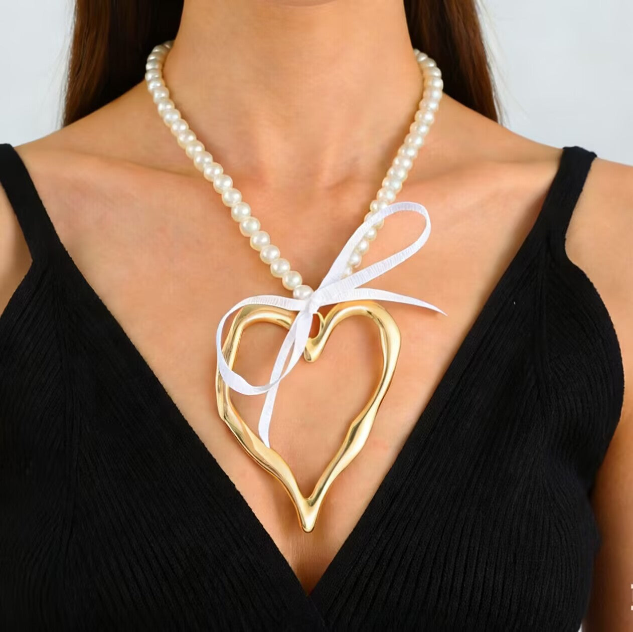Vintage Zinc Alloy Necklace, Exaggerated Hollow Heart Resin Pendant, Retro Clavicle Chain
