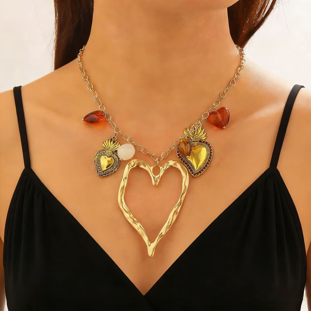 Vintage Zinc Alloy Necklace, Exaggerated Hollow Heart Resin Pendant, Retro Clavicle Chain