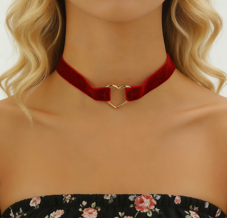 Short Choker with Leopard & Heart Pendant