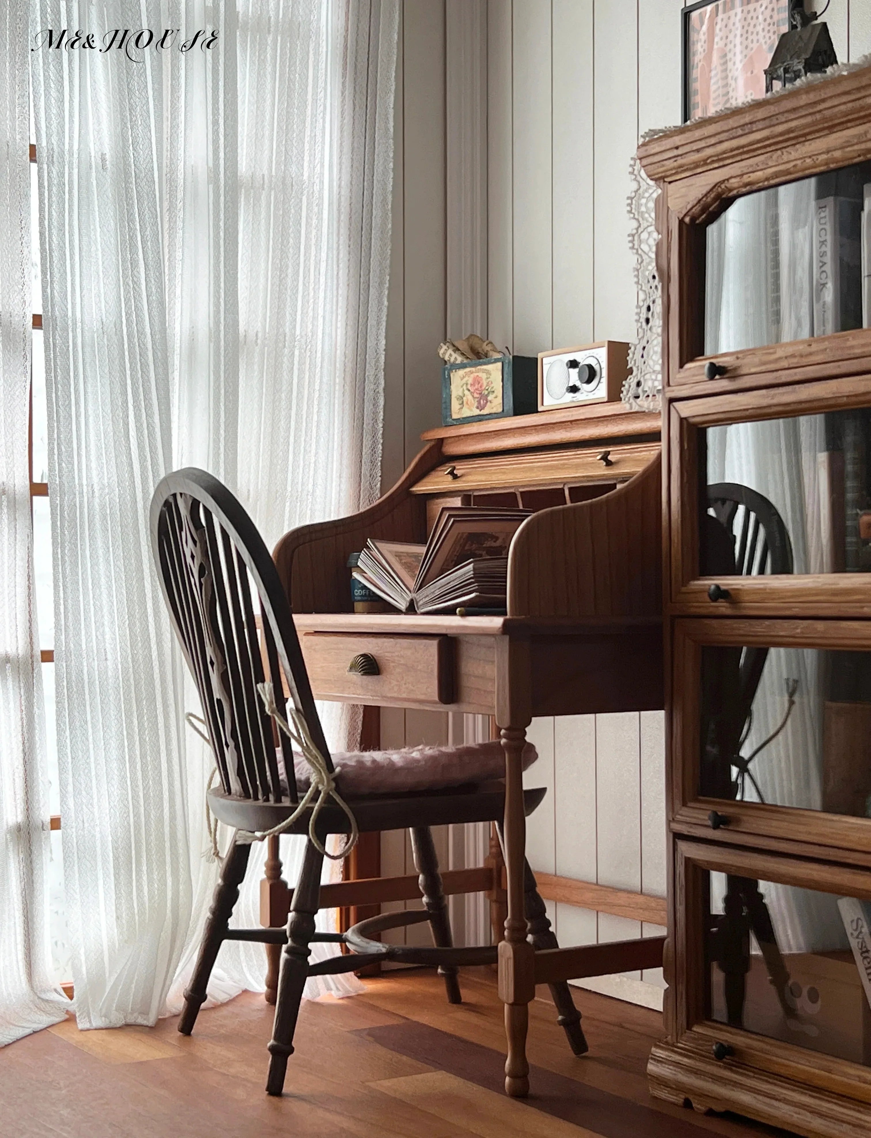 1/6  Dollhouse study Room Accessories  Mini Furniture Retro shutter desk