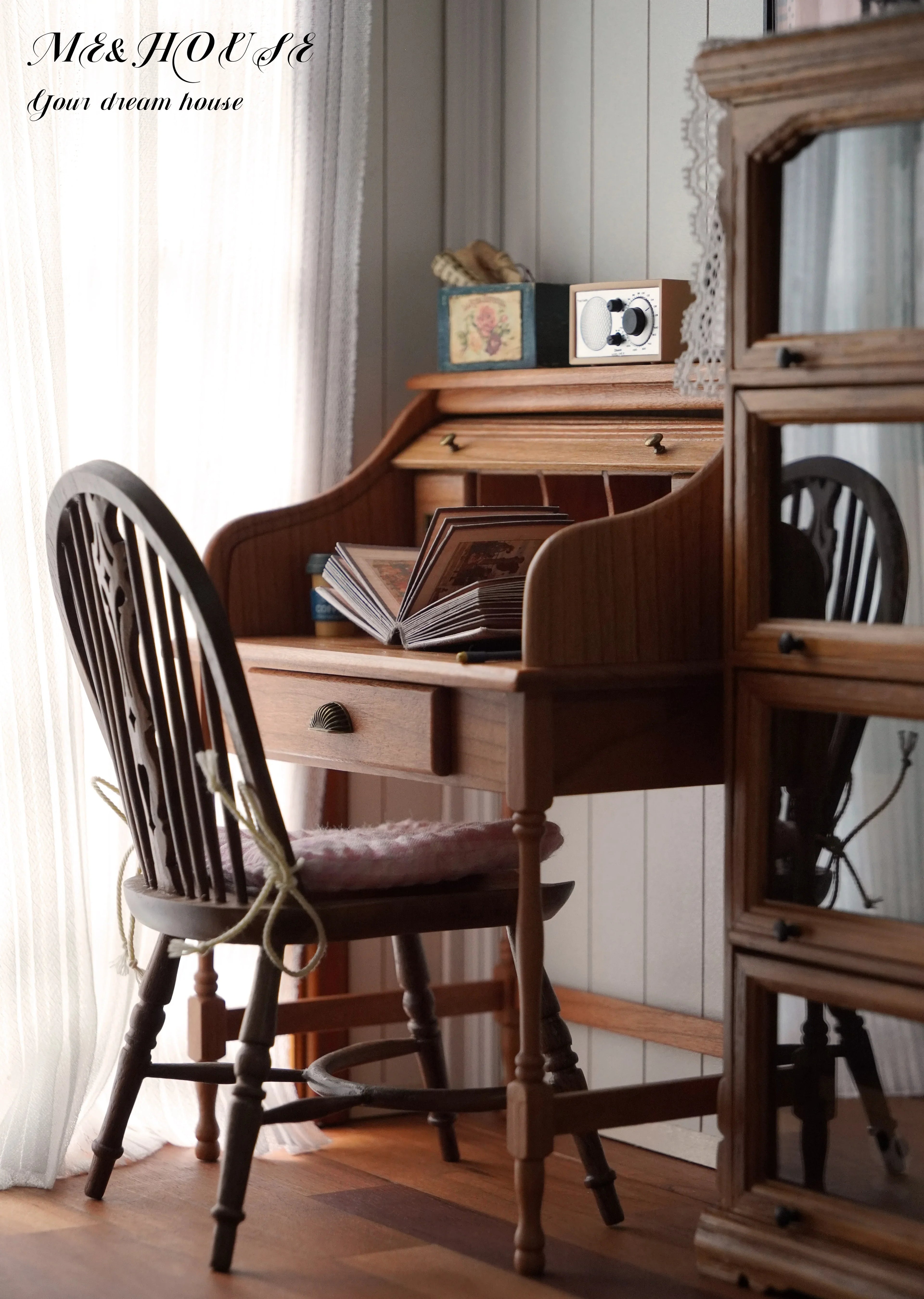 1/6  Dollhouse study Room Accessories  Mini Furniture Retro shutter desk