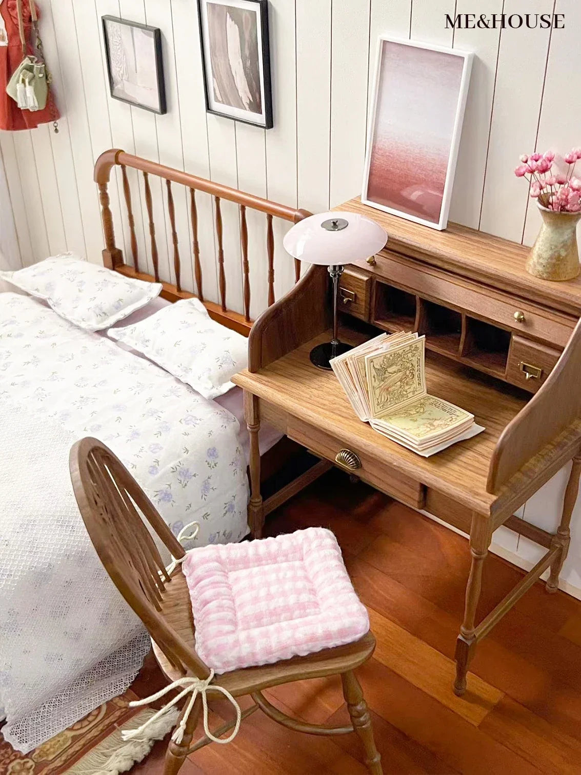 1/6  Dollhouse study Room Accessories  Mini Furniture Retro shutter desk