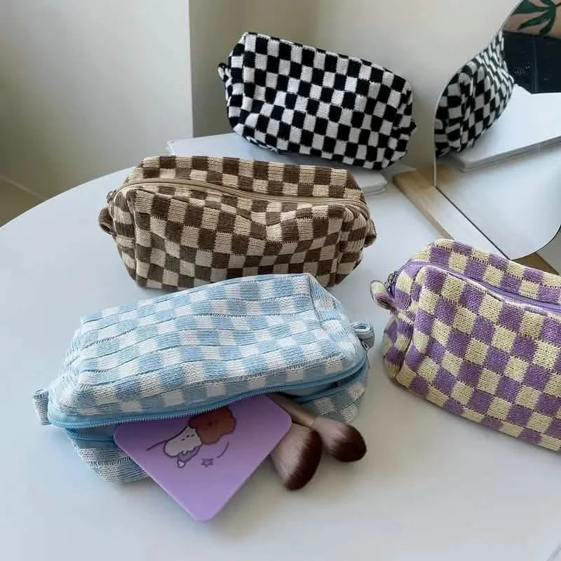 Checkered Pattern Zipper Makeup Bag