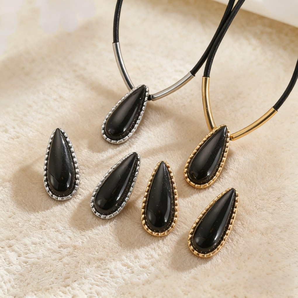 Vintage Black Drop Pendant Necklace & Earrings Set