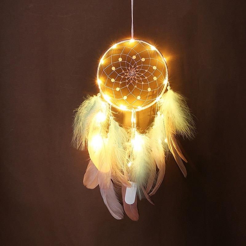 LED Dream Catcher Lamp Flying Wind Chimes Lighting Dream-catcher Handmade Ornaments Traditional Gifts Feather Pendant Romantic Creative Wall Hanging Home Wall Decoration Ornament Craft Native American Style