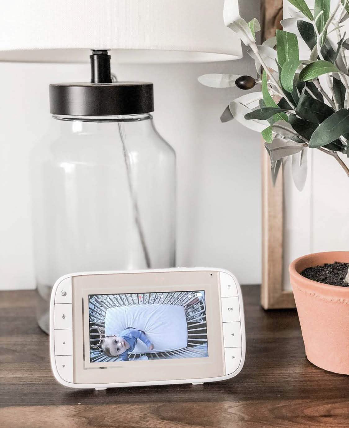 Motorola Halo+ Video Baby Monitor - Infant Wi-Fi Camera with Overhead Crib Mount - 4.3-Inch Color Screen with Infrared Night Vision and Intercom (Refurbished)