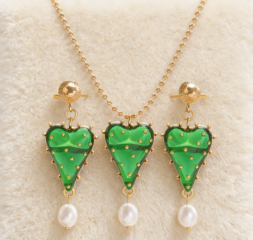Palace Sheer Tassel Heart & Strawberry Earring Set