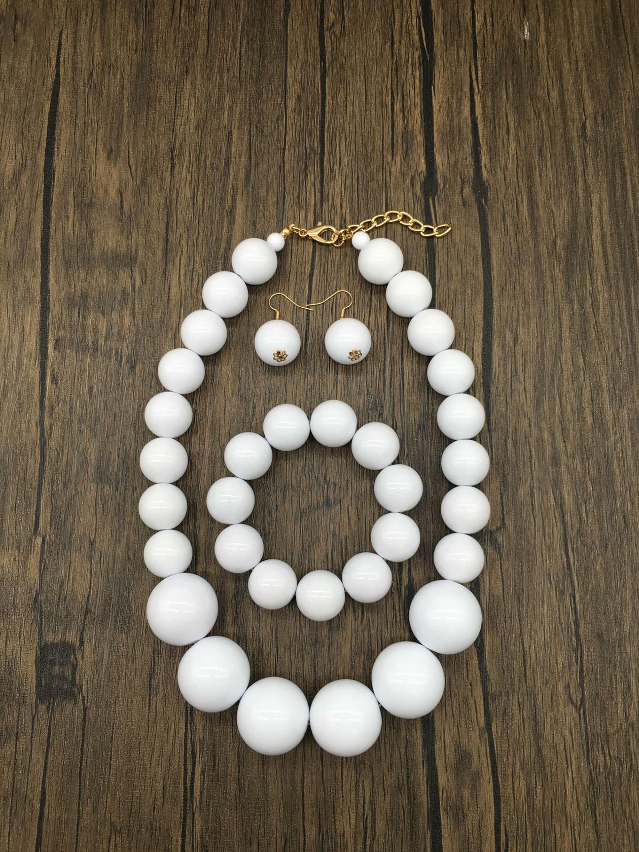 [Like New] JHWZAIY White Acrylic Beaded Necklace Chunky Statement 02 Set