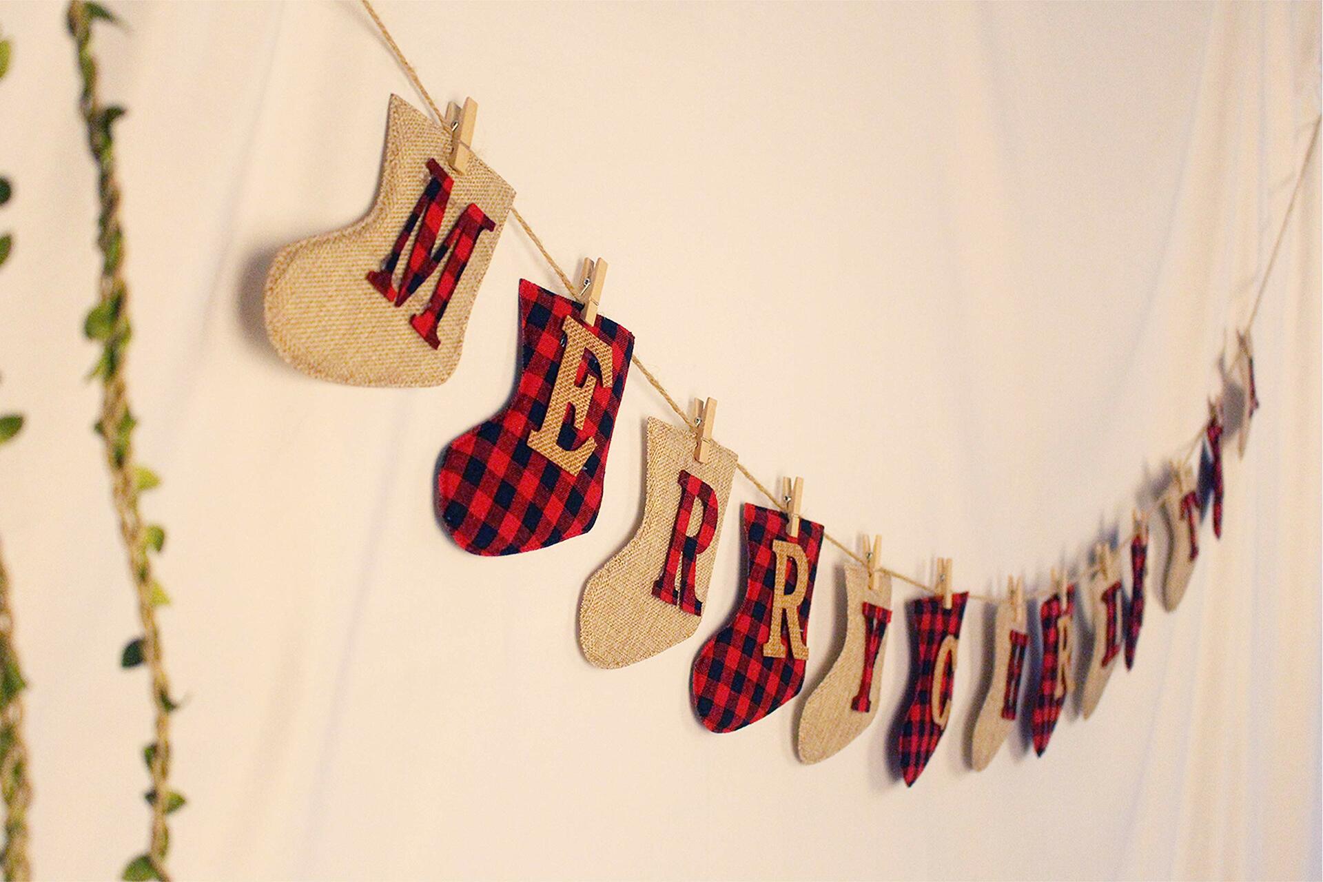 KINNJAS Merry Christmas Burlap Sock Banner 28 Piece Cotton Decoration
