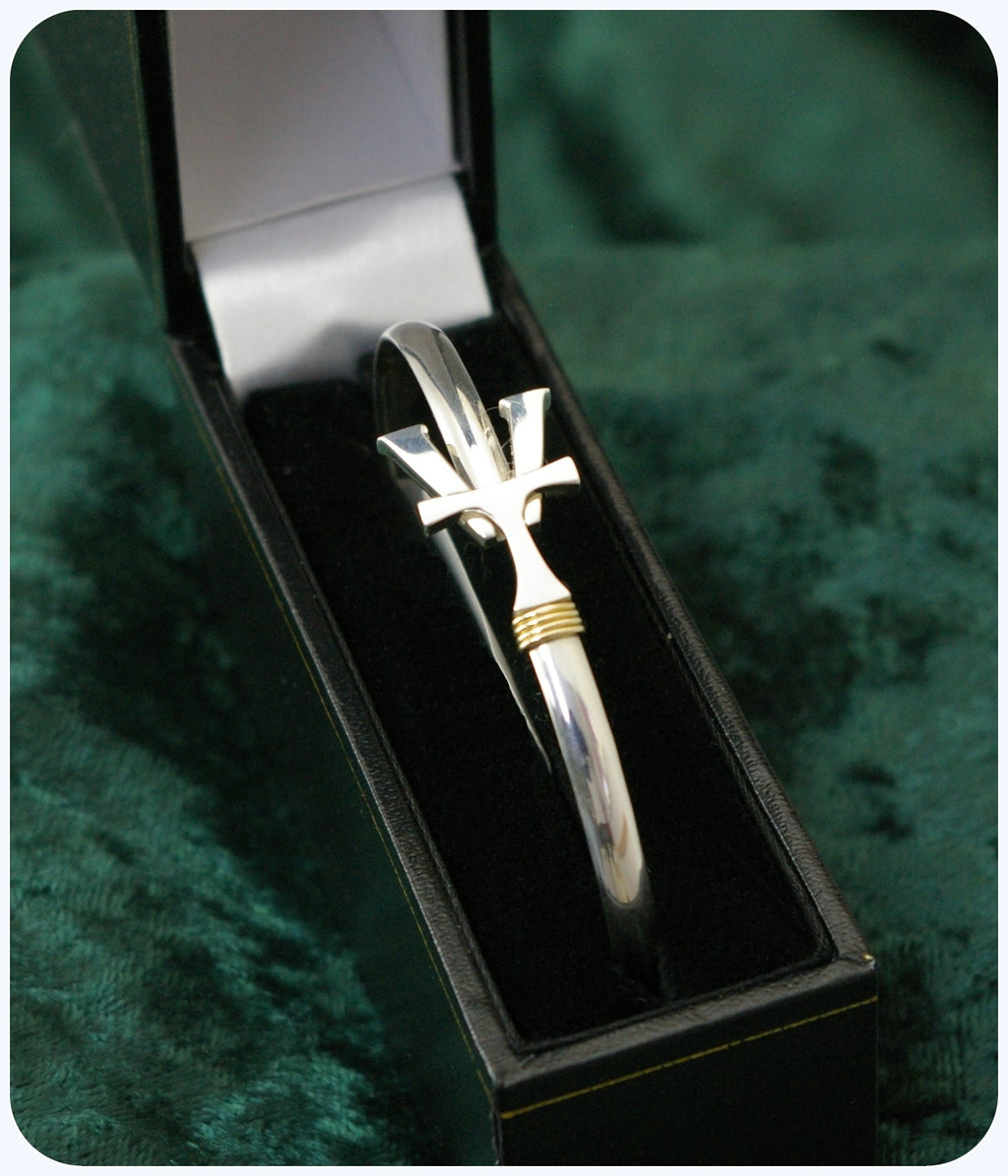 Vermont  Hook Bracelet Silver with Diamond Accents - 3mm Band - 7 Inch