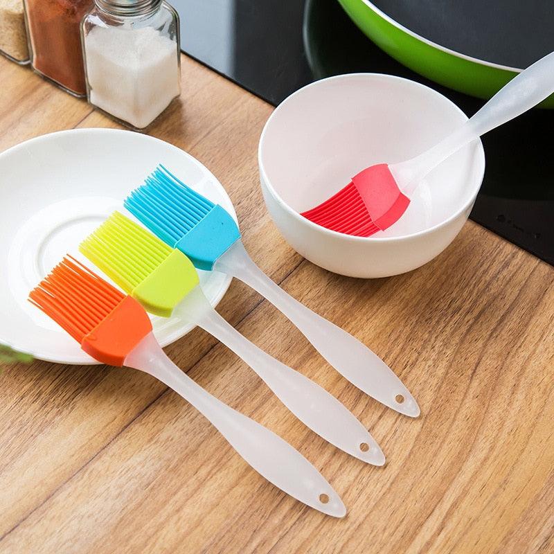 Silicone Basting Brush Pastry Barbecue Oil Brushes Baking Bakeware Bread BBQ Brush for Kitchen Cooking Random Color Silicone Oil Brush and Spatula Cake Bake Barbeque Pastry Brushes Heat Resistant BBQ Accessories