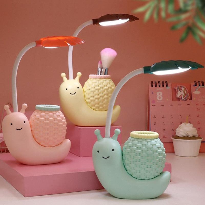 Snail Led Table Lamp Cute Pen Holder Desk Light Reading Study Children Bedroom College Dorm Eye Protection Adjustable Organizer Cute Study Lamps for Bedroom Décor