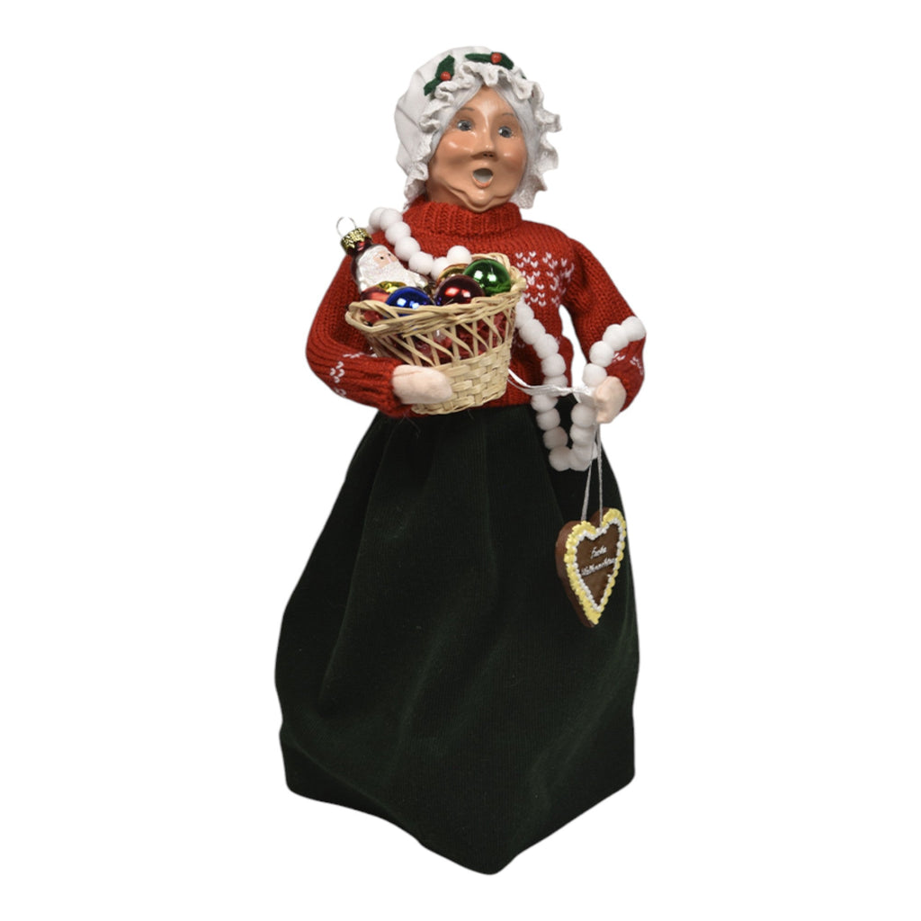 Mrs Claus - Decorating