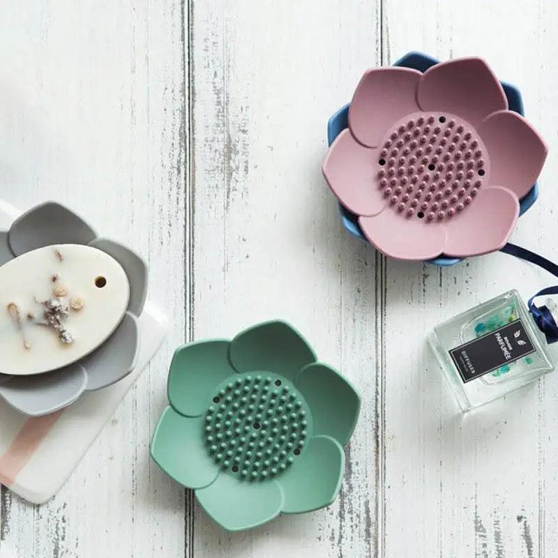 Soap Box Lotus Shape Non-slip Portable Silicone for Water Draining Solid Color Draining Soap Dish Bathroom Accessories otus Flowers Soap Dish with Drain Silicon Soap Holder Non-Slip Flexible Soap Tray for Bathroom Shower
