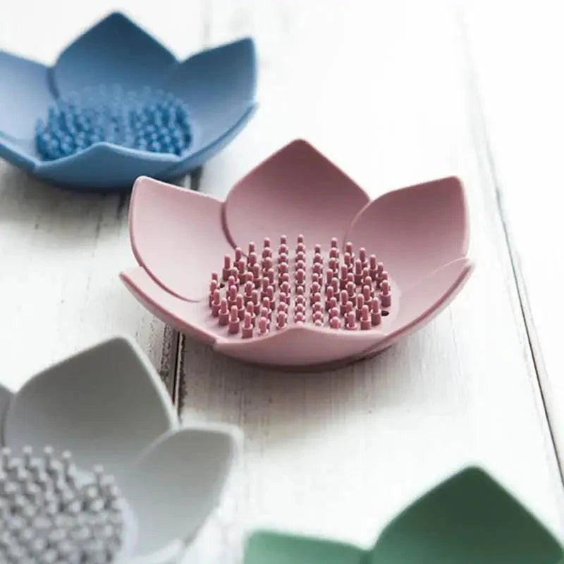 Soap Box Lotus Shape Non-slip Portable Silicone for Water Draining Solid Color Draining Soap Dish Bathroom Accessories otus Flowers Soap Dish with Drain Silicon Soap Holder Non-Slip Flexible Soap Tray for Bathroom Shower