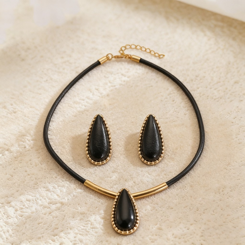 Vintage Black Drop Pendant Necklace & Earrings Set